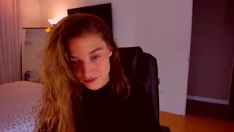 Snapshot of miapaw chatting on 11/03/25, 07:59 Mia online show from 11/03/25, 07:59