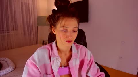 Mia online show from 02/12/26, 06:36