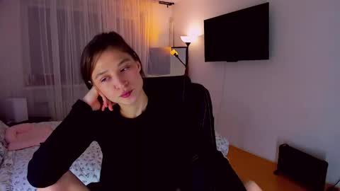 Mia online show from 04/14/26, 08:48