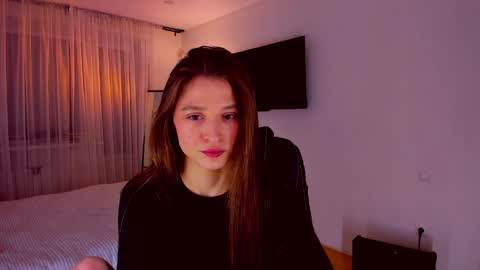 Mia online show from 04/16/26, 07:36