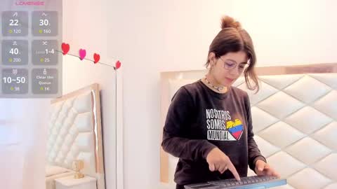 Sweetie Mia online show from 02/19/25, 12:44