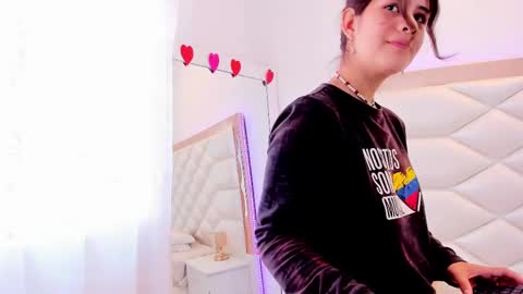 Sweetie Mia online show from 02/19/25, 03:49