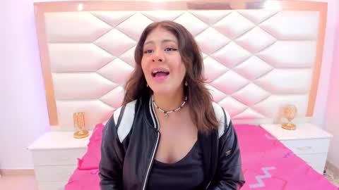 Sweetie Mia online show from 02/25/25, 12:24