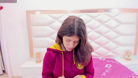 Sweetie Mia online show from 03/06/25, 12:30