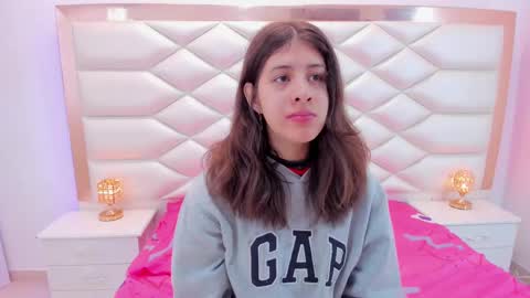 Sweetie Mia online show from 03/08/25, 12:30