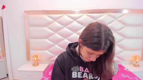 Sweetie Mia online show from 03/11/25, 12:28