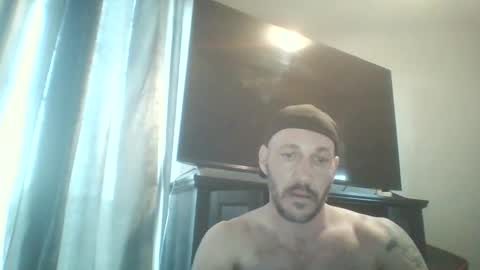 Snapshot of miaqueennpetedaddy chatting on 04/23/26, 10:14 miaqueennpetedaddy online show from 04/23/26, 10:14