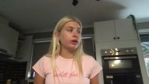 Snapshot of miariver chatting on 01/06/25, 04:36 mia online show from 01/06/25, 04:36