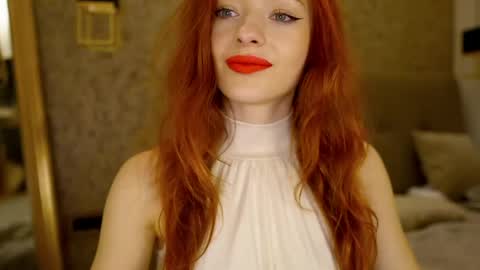 Snapshot of miarouge_me chatting on 05/15/26, 11:12 Mia online show from 05/15/26, 11:12
