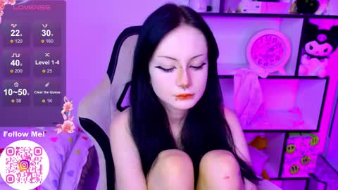 Snapshot of miascarlettttt chatting on 12/04/25, 08:17 Mia online show from 12/04/25, 08:17