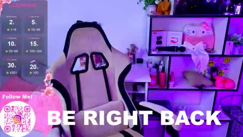 Snapshot of miascarlettttt chatting on 12/19/25, 07:43 Mia online show from 12/19/25, 07:43