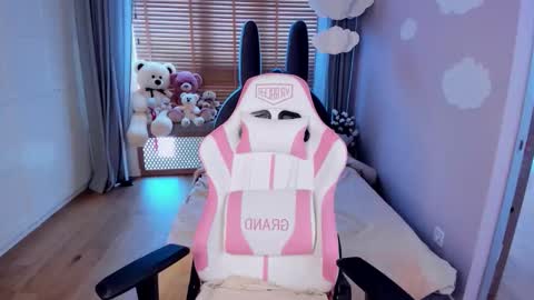 Snapshot of miasilk chatting on 03/13/26, 09:16 Miayna Silk online show from 03/13/26, 09:16