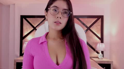 Snapshot of miasilverr chatting on 01/04/25, 10:13 Mia online show from 01/04/25, 10:13