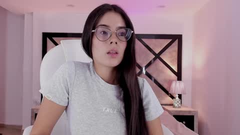 Snapshot of miasilverr chatting on 01/15/25, 11:19 Mia online show from 01/15/25, 11:19