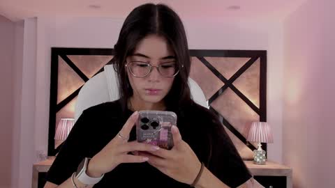 Snapshot of miasilverr chatting on 01/16/25, 08:03 Mia online show from 01/16/25, 08:03