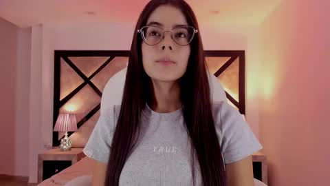 Snapshot of miasilverr chatting on 02/14/25, 10:58 Mia online show from 02/14/25, 10:58