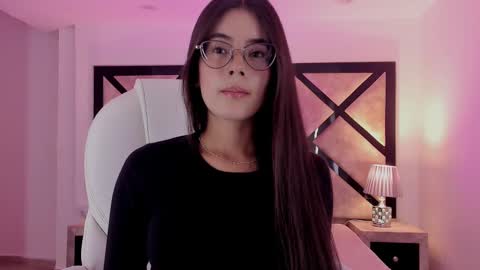 Snapshot of miasilverr chatting on 02/24/25, 09:09 Mia online show from 02/24/25, 09:09