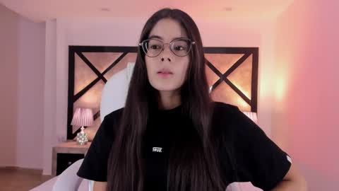 Snapshot of miasilverr chatting on 03/03/25, 12:04 Mia online show from 03/03/25, 12:04