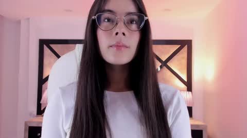 Snapshot of miasilverr chatting on 03/03/25, 08:43 Mia online show from 03/03/25, 08:43