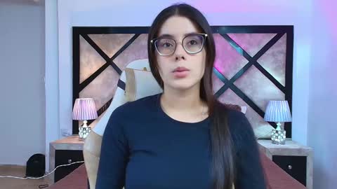 Snapshot of miasilverr chatting on 10/06/25, 07:11 Mia online show from 10/06/25, 07:11