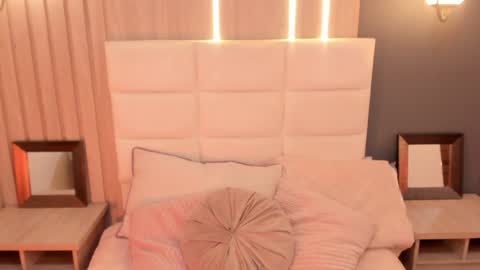 Mia online show from 12/18/24, 01:05