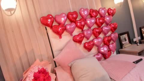 Mia online show from 02/14/25, 12:19