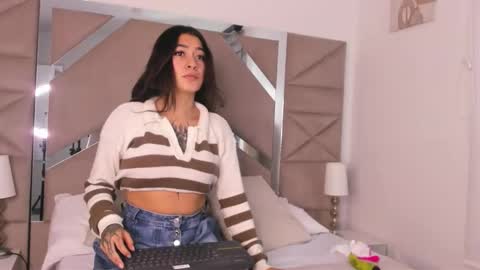 miasr_love online show from 10/28/25, 08:11