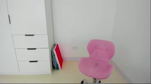 Snapshot of miastripdance chatting on 04/22/26, 10:17 miastripdance online show from 04/22/26, 10:17