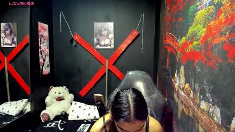 Snapshot of miatentazione chatting on 11/23/25, 03:56 Mariana online show from 11/23/25, 03:56