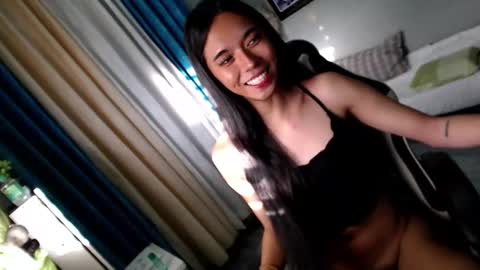 Snapshot of miatrixs chatting on 12/27/24, 08:13 Mia online show from 12/27/24, 08:13