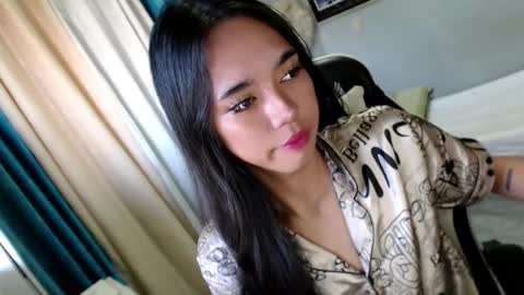 Snapshot of miatrixs chatting on 01/16/25, 11:37 Mia online show from 01/16/25, 11:37