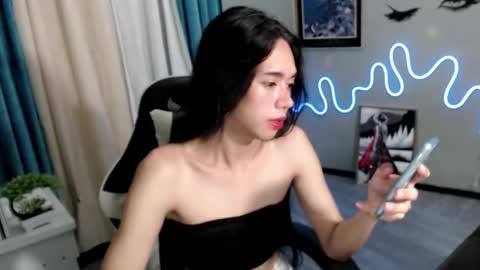 Snapshot of miatrixs chatting on 01/28/25, 10:01 Mia online show from 01/28/25, 10:01