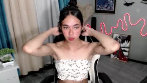 Snapshot of miatrixs chatting on 02/02/25, 04:00 Mia online show from 02/02/25, 04:00