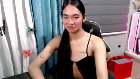 Snapshot of miatrixs chatting on 12/18/25, 08:48 Mia online show from 12/18/25, 08:48