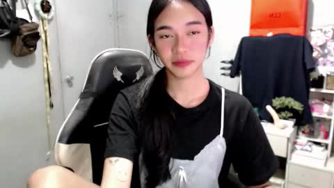 Snapshot of miatrixs chatting on 03/17/26, 08:56 Mia online show from 03/17/26, 08:56