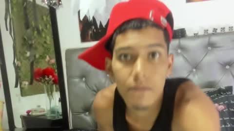 Snapshot of miautena chatting on 10/19/25, 01:23 Mariana online show from 10/19/25, 01:23