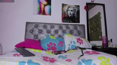 Snapshot of miautena chatting on 11/03/25, 01:08 Mariana online show from 11/03/25, 01:08