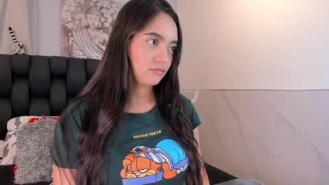 Snapshot of miavelvet1 chatting on 04/19/26, 04:12 miavelvet1 online show from 04/19/26, 04:12