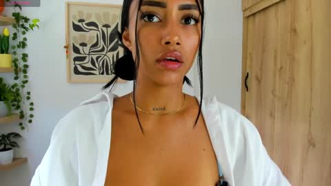 Snapshot of miavelvet_22 chatting on 04/03/26, 05:00 Mia Velvet online show from 04/03/26, 05:00