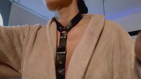 Mia online show from 01/31/25, 06:14