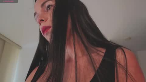 Mia online show from 05/21/26, 04:14
