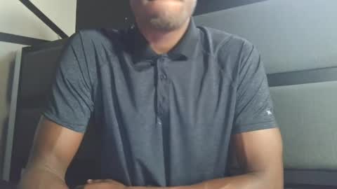 Snapshot of miavers23 chatting on 09/24/25, 11:35 KxngVers online show from 09/24/25, 11:35