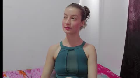  Chloe  online show from 10/27/25, 07:18