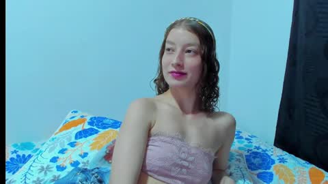 Snapshot of miavolkova_ chatting on 04/08/26, 12:43 Chloe online show from 04/08/26, 12:43