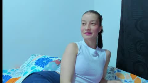 Snapshot of miavolkova_ chatting on 04/16/26, 01:06 Chloe online show from 04/16/26, 01:06