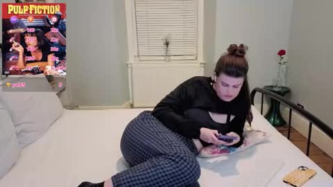 Snapshot of miawallace__ chatting on 03/19/26, 11:31 Mia online show from 03/19/26, 11:31