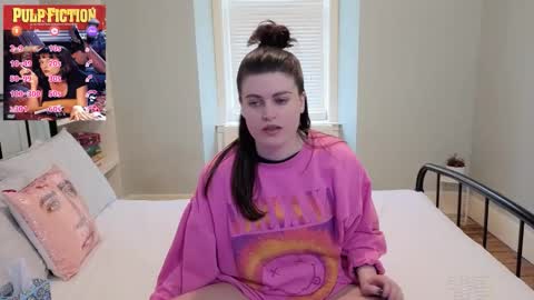 Snapshot of miawallace__ chatting on 04/08/26, 10:04 Mia online show from 04/08/26, 10:04