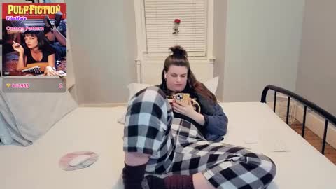 Snapshot of miawallace__ chatting on 04/15/26, 08:42 Mia online show from 04/15/26, 08:42