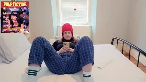 Snapshot of miawallace__ chatting on 04/17/26, 10:29 Mia online show from 04/17/26, 10:29