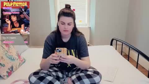 Snapshot of miawallace__ chatting on 04/20/26, 12:19 Mia online show from 04/20/26, 12:19